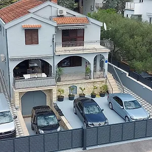  Apartman M & D